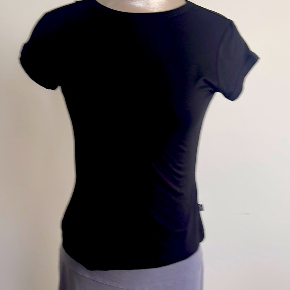 Belly New with tags  t shirt size fits 4-6 soft stretch Lycra blend cap sleeve